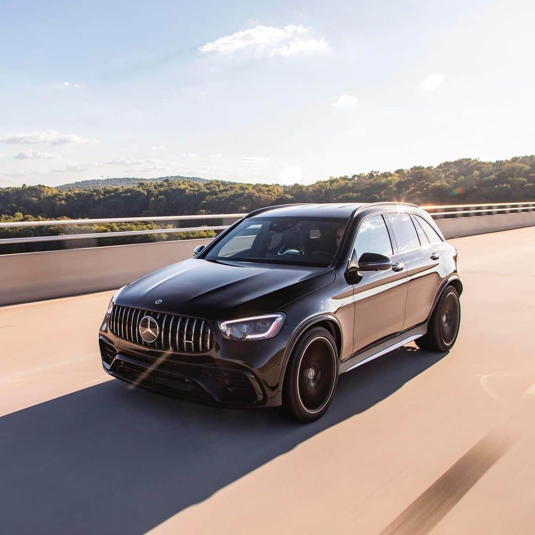 メルセデス・ベンツさんのインスタグラム写真 - (メルセデス・ベンツInstagram)「The new GLC is impressive for its even more expressive SUV design. Its intelligent operating system as well as its comfort and safety systems ensure that your well-being is paramount. 📸 Mike Shaffer for #MBphotopass via @MercedesBenzUSA  #MercedesBenz #MercedesAMG #GLC #NewGLC #car #carsofinstagram #instacar」12月30日 23時43分 - mercedesbenz