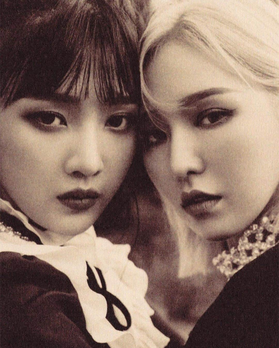 ジョイ（ファンアカウント）さんのインスタグラム写真 - (ジョイ（ファンアカウント）Instagram)「My bias and bias wrecker🧡💚 #REDVELVET#JOY#레드벨벳#조이 © owner」12月30日 23時56分 - joy.redvelvet