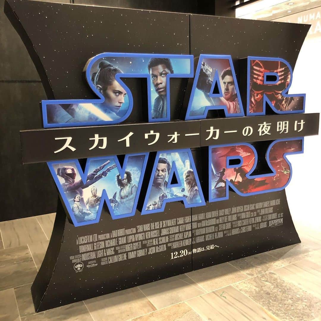 KIYOさんのインスタグラム写真 - (KIYOInstagram)「レイトの4DX吹替で観てきた！スゴい良かったぜ‼︎ #starwars #starwarstheriseofskywalker #スターウォーズスカイウォーカーの夜明け」12月30日 23時59分 - kiriko009