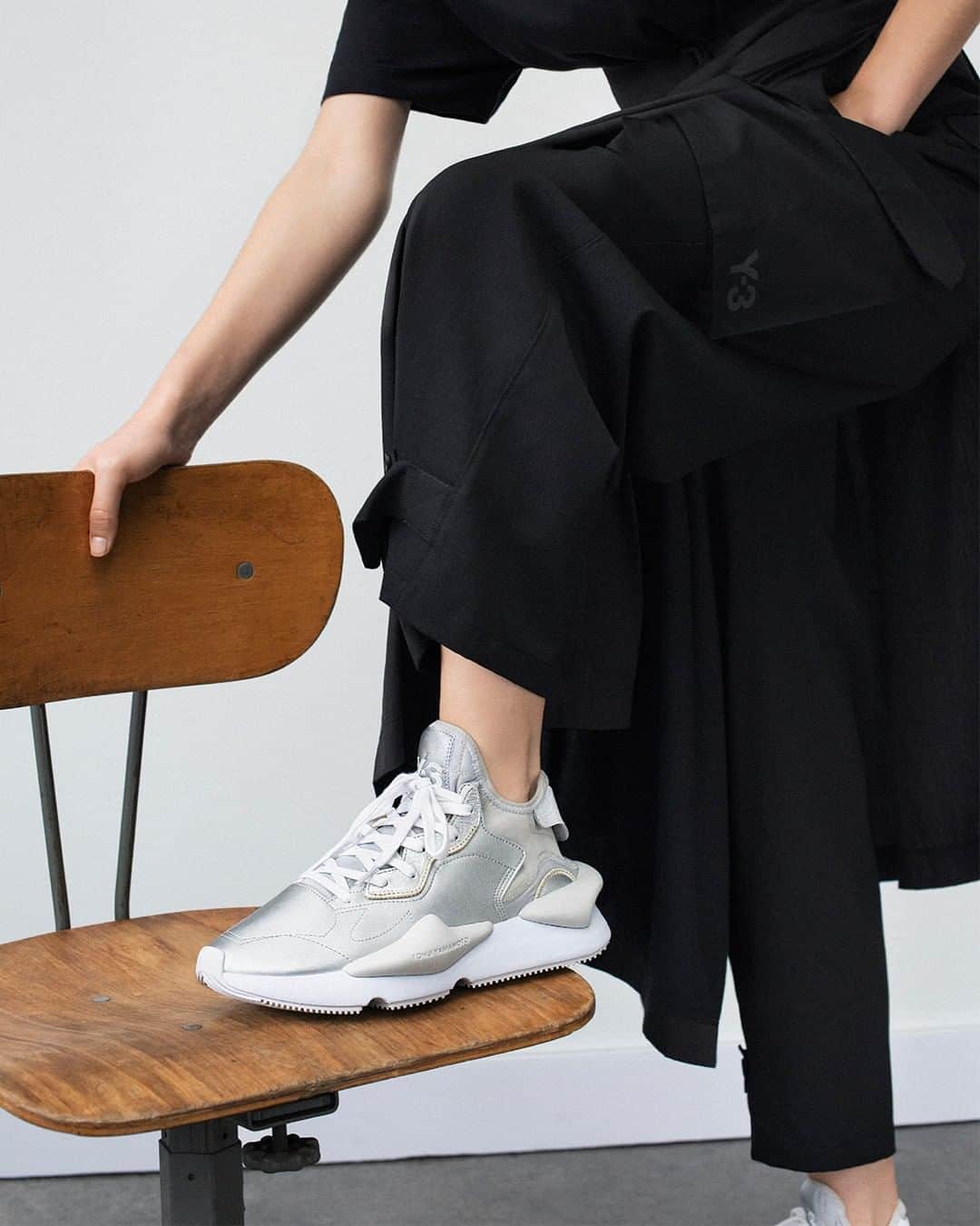 ワイスリーのインスタグラム：「Y-3 Classic Woven Cargo Pants and Y-3 KAIWA. Y-3 Spring/Summer 2020. --- #adidas #Y3 #YohjiYamamoto #KAIWA Discover the collection at Y-3.com」