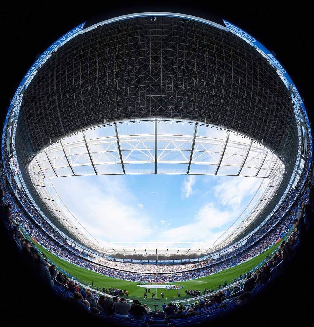 LFPさんのインスタグラム写真 - (LFPInstagram)「Eye of Sauron! 🔥 Name this stadium ________. 😜 • ¡El Ojo de Sauron! 🔥 Este estadio se llama _______. 😜 • #LaLigaSantander #LaLiga #Stadium」12月31日 0時01分 - laliga