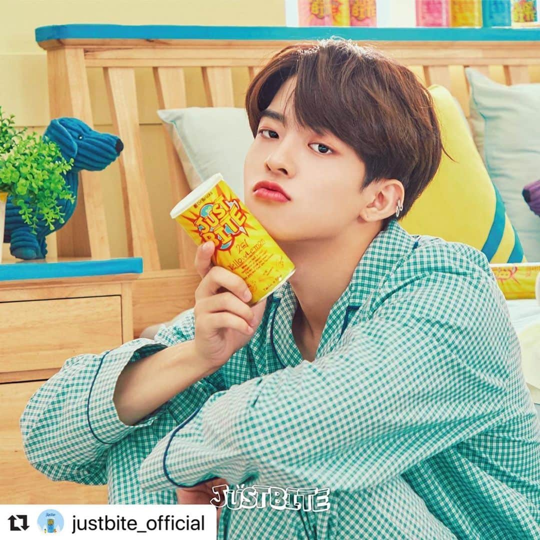 Victonさんのインスタグラム写真 - (VictonInstagram)「#Repost @justbite_official ・・・ 누군가 그리운 밤, 수빈이가 왔어요💕  수빈이랑 저스트바이트하고 좋은 밤❗️따뜻한 밤❗️ - 2019년을 단 하루 남겨둔 오늘 꼭 행복한 꿈 꾸기로해요💕 #저스트바이트 #저바 #고체가글 #정수빈 #수빈 #빅톤 #가글 #가글추천」12月31日 0時20分 - victon1109