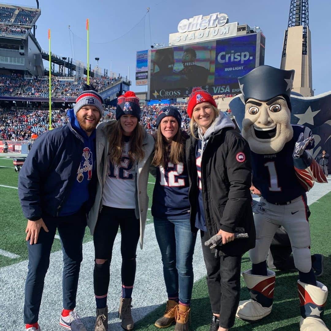 アリッサ・ナアーさんのインスタグラム写真 - (アリッサ・ナアーInstagram)「Sunday funday for a couple New Englanders, thank you @patriots for having us! Good luck in the playoffs #patsnation 🏈」12月31日 0時19分 - alyssanaeher