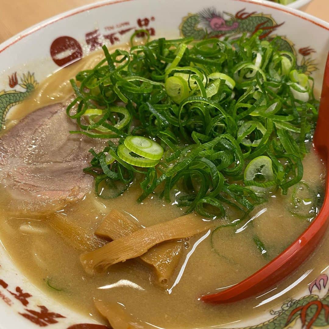 中谷一馬のインスタグラム：「#今年最後のラーメン は、 #天下一品 #美味しく頂きました。 #元旦 は #朝まで生テレビ 頑張ります☺️ #立憲民主党 #衆議院議員 #中谷一馬  #訪れたラーメン店1000軒以上」