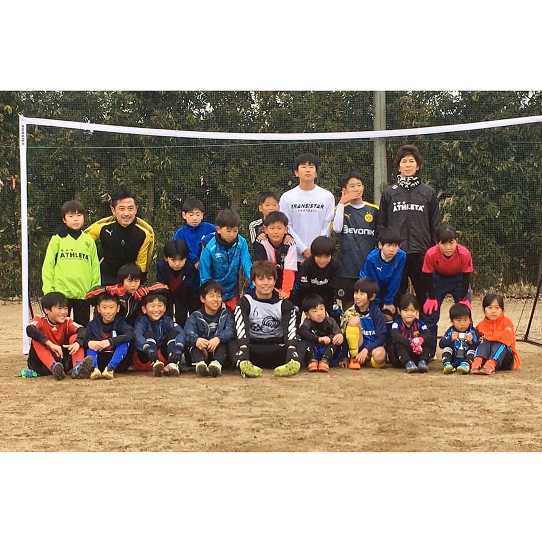 小池純輝さんのインスタグラム写真 - (小池純輝Instagram)「. 地元の先輩がコーチをしている埼玉県西部地区のサッカー教室『フォールササッカースクール』に遊びに行かせて頂きました！ 子ども達は元気がいっぱい✨ でもしっかり大人の厳しさも教えました。笑 簡単には勝たせません😜 また顔出しますね😊 #jleague #jリーグ #jfa #j2 #東京ヴェルディ #tokyoverdy #verdy #verdyfamily #soccer #football⚽ #football #footballplayer #サッカー #フットボール #小池純輝 #19 #⚽️ #東京 #tokyo #サッカースクール #フォールササッカースクール #埼玉」12月30日 16時12分 - junki_koike