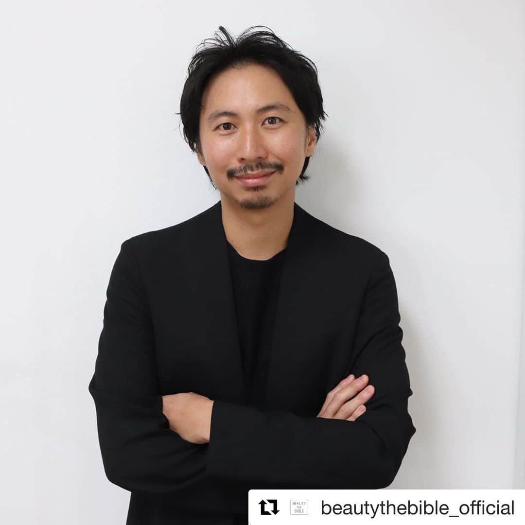 久保雄司さんのインスタグラム写真 - (久保雄司Instagram)「情報解禁💄 beauty the bible 1月5日より配信されます😌 よろしくお願いします😌🙏🏻 #Repost @beautythebible_official with @get_repost ・・・ 2019年もあと2日…新年1本目となる第6話のテーマは「ツヤ髪に合うメイク」✨﻿ ﻿ ゲストは「#クボメイク」の生みの親、ヘア&メイクアップアーティストの #久保雄司 さんです！﻿ ﻿ ツヤ髪になれるヘアスタイリング、さらに #ツヤ髪 に合うメイクを伝授してくれます💄﻿ ﻿ 髪を巻いた後のひと手間は必見です☝﻿ ﻿ 1/5(日)の配信をお楽しみに♪﻿ ﻿ #BEAUTYTHEBIBLE #アマゾンプライムビデオ #アマゾンプライム #amazonprimevideo #メイク #コスメ #美容 #コスメ好き #コスメマニア #コスメ部 #化粧品 #美容好き #美容マニア #ヘアケア #ヘアアレンジ #beauty  #新型美容師」12月30日 16時20分 - six_kuboyuji