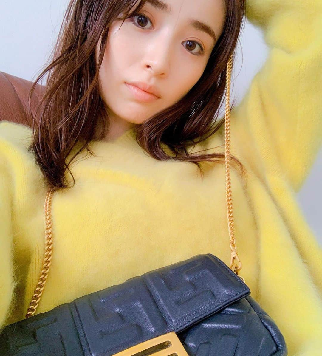 泉里香さんのインスタグラム写真 - (泉里香Instagram)「2019もあと少し。 ぼーーーっとしながら… 大掃除もしてます🧹🧼🧽」12月30日 16時16分 - rika_izumi_