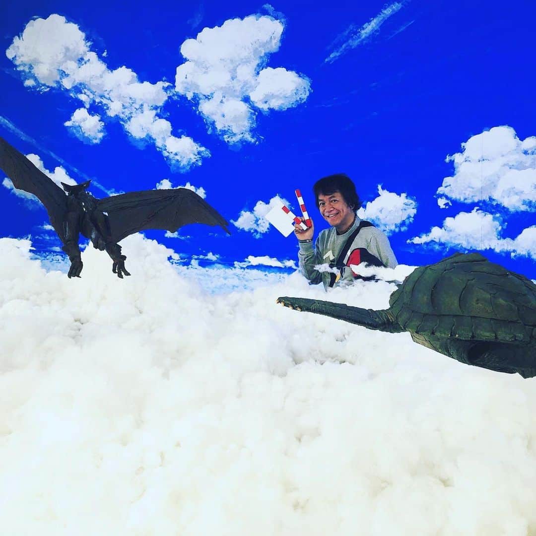 河崎実さんのインスタグラム写真 - (河崎実Instagram)「特撮のDNA展にきて、ガメラ関係ないのにパネルにさいんをして調子にのる。 写真たくさん撮れるから楽しいよ。 #特撮のDNA展　#河崎実　#ガメラ」12月30日 16時17分 - kawasakiminoru