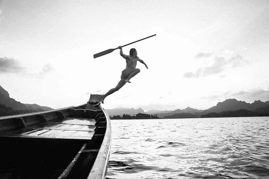 ルイス・タンさんのインスタグラム写真 - (ルイス・タンInstagram)「The energy you give is truly the energy you attract. It has been such a monumental year, fitting to reflect on it in a special place far from any cell reception or wifi, floating in water surrounded by looming cliff-sides, wild Thai jungles, purple sunrises and my family of pure hearts from around the world sharing the mystery of an awakening and limitless cosmos. 📸 @kolten_jensen」12月30日 16時21分 - lewistanofficial