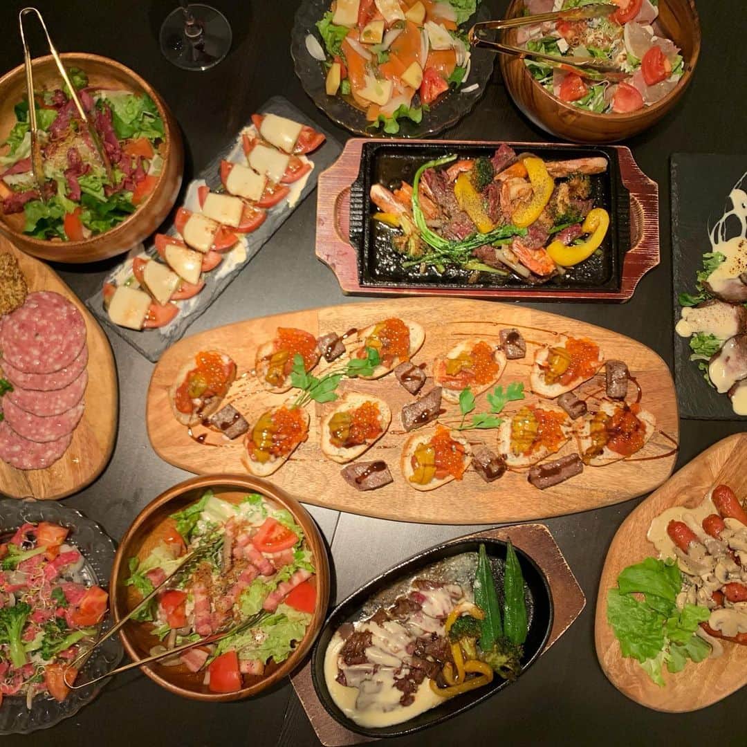 のインスタグラム：「BALCONIWA🐃 新メニュー試食忘年会しゅうりょー👯‍♀️ あー笑った。  2020年はもっと笑えるように頑張ろーっと💃  ご来店頂いた石田マニアの方々ありがとうございました🧏‍♂️ もっとイケメンになってもっと楽しませますので、2020年もよろピッピ😚🤲 あー風邪ひいた。笑笑」