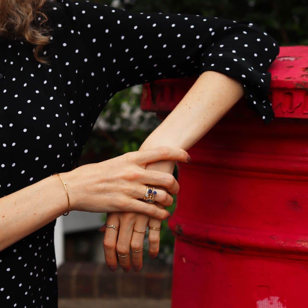 のインスタグラム：「Featuring our signature spiral engraving, our 18ct yellow gold Twinkle stacking ring is cup set with a 4mm round white sapphire gemstone. Wear alone for a minimalist look or stack with other Twinkle rings for maximum style ❤️⠀⠀⠀⠀⠀⠀⠀⠀⠀ Shop now > http://bit.ly/34BRdtm」