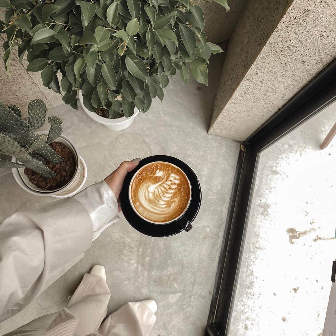 徐琁さんのインスタグラム写真 - (徐琁Instagram)「門口超可愛啦～～ 咖啡很好喝讚讚☕️」12月30日 16時31分 - cos55555