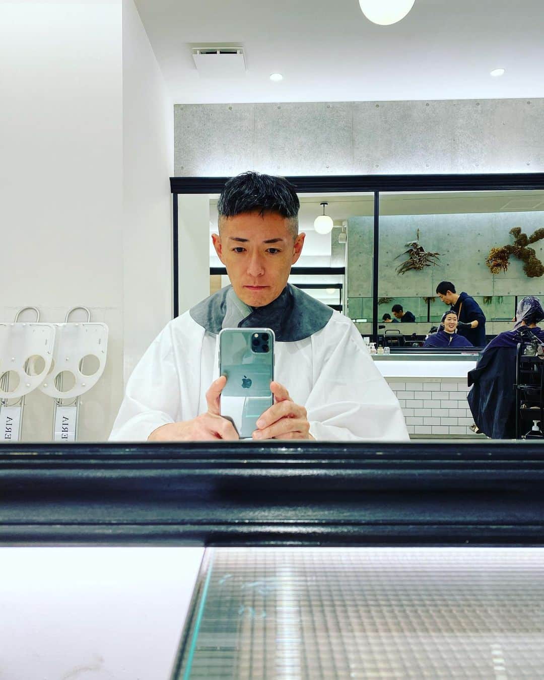 ピカ子さんのインスタグラム写真 - (ピカ子Instagram)「今年最後のヘアカットへ😊  #surface #haircut #ピカ子ヘアー」12月30日 16時33分 - pikaco_makeup