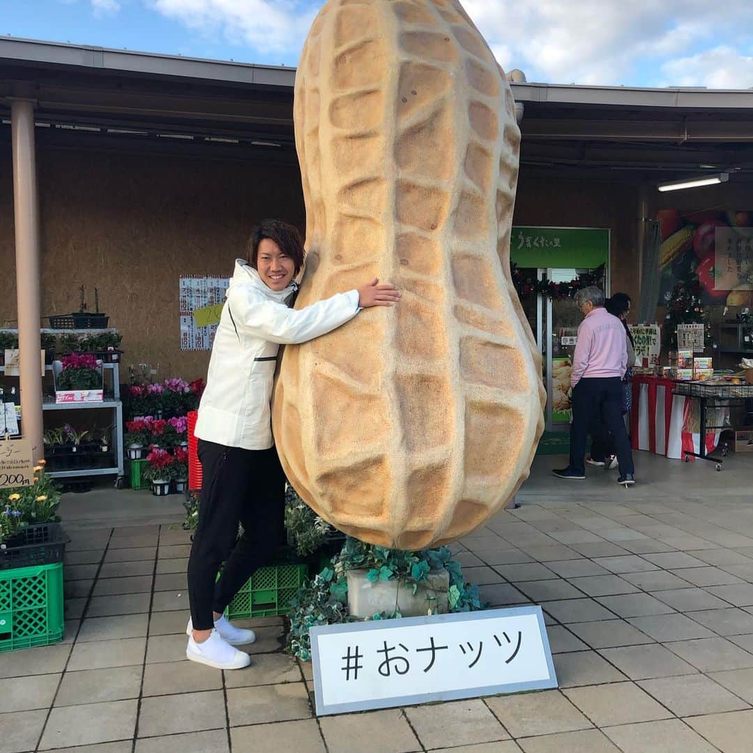 吉田眞紀人さんのインスタグラム写真 - (吉田眞紀人Instagram)「... 木更津にある道の駅【うまくたの里】に行ってきました！ ここでは木更津のお土産などが沢山売っていて人気です^ ^  まだあまり知られてないかもですが、実はこのうまくたの里ではレンタサイクルもやっています🚴‍♂️ 天気が良い時に自転車でのんびり旅をするのもいいですよね！！ ぜひレンタサイクルに乗って木更津の街を探検してみてください😄  今はちょっと寒いかもですが、、、笑  #うまくたの里 #道の駅 #木更津 #レンタサイクル #Bianchi #木更津ふるさと応援団」12月30日 17時15分 - makito_official