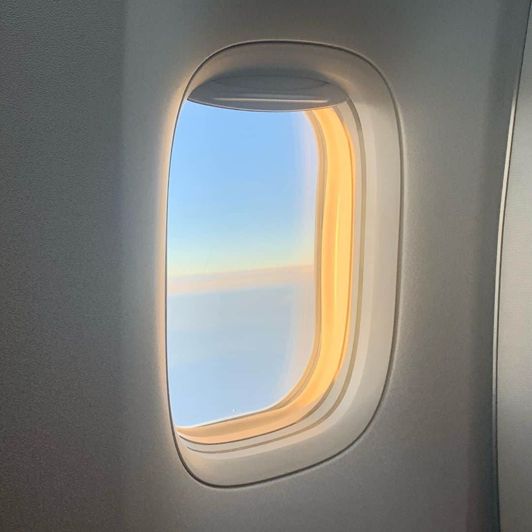 YOSHIROTTENのインスタグラム：「2019最後の✈️ 知名オーディオという すごい音響仙人に会いにいきました  世界初1/8λを仕組んだスピーカーの父で 全部家族で手作りで作ってるそうです ハンダを使わずすべてを溶接してるので音を逃しません」
