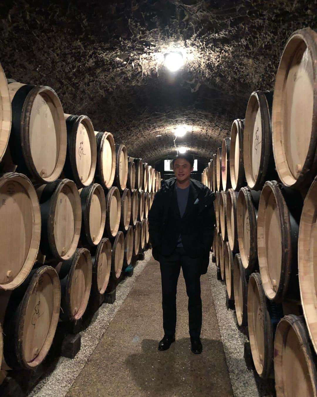 李忠成さんのインスタグラム写真 - (李忠成Instagram)「−Mèo・Camuzet- 素晴らしい歴史と哲学を持った偉大な酒蔵でブルゴーニュルージュ~リシュブール試飲と勉強🍷 #meocamuzet #Bourgogne #wine #メオカミュゼ　#ワイン　#ブルゴーニュ　#lee旅」12月30日 17時25分 - tadanarilee_official