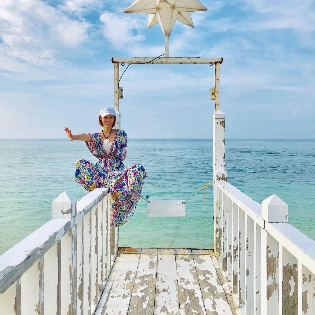 のインスタグラム：「2019年はあんまり旅行に行けなかった事が悔やまれます。 来年はもっといろんなとこ行きたいなー😆  色々進めようと思っていた書道に関しては滞りまして。 来年こそはちゃんと本格化したいと思っています😎  実は日本書道教育学会から大日本書芸院への書道会を移りまして、、！ こちらはアート書メインでやってましたが、、 毛筆もこっちでやろうかなと。。 先月の編入試験でひとまず準師範がとれたのです☺️一安心です☺️ そして来年から水墨画もはじめるの😙  もちろんもちろん本業もがんばります🎤🚤 今年はスタジオMCに加えてピットMC勝利者IVもやらせて頂き！反省もあるけど楽しかったなあ。 来年もいろーーんな仕事が出来たらいいです。  今年もほんとーにあとわずか！！ そんな年末も、、 今日そして明日大晦日も！  #内山くんVS  お届けしました、します❣️😄 女子祭りです👩👑 クイーンクライマックス編🤩  明日はシリーズ戦 クライマックス共に優勝戦です🔥  ぜひYouTubeでごらんください🤩  #ボートレース」