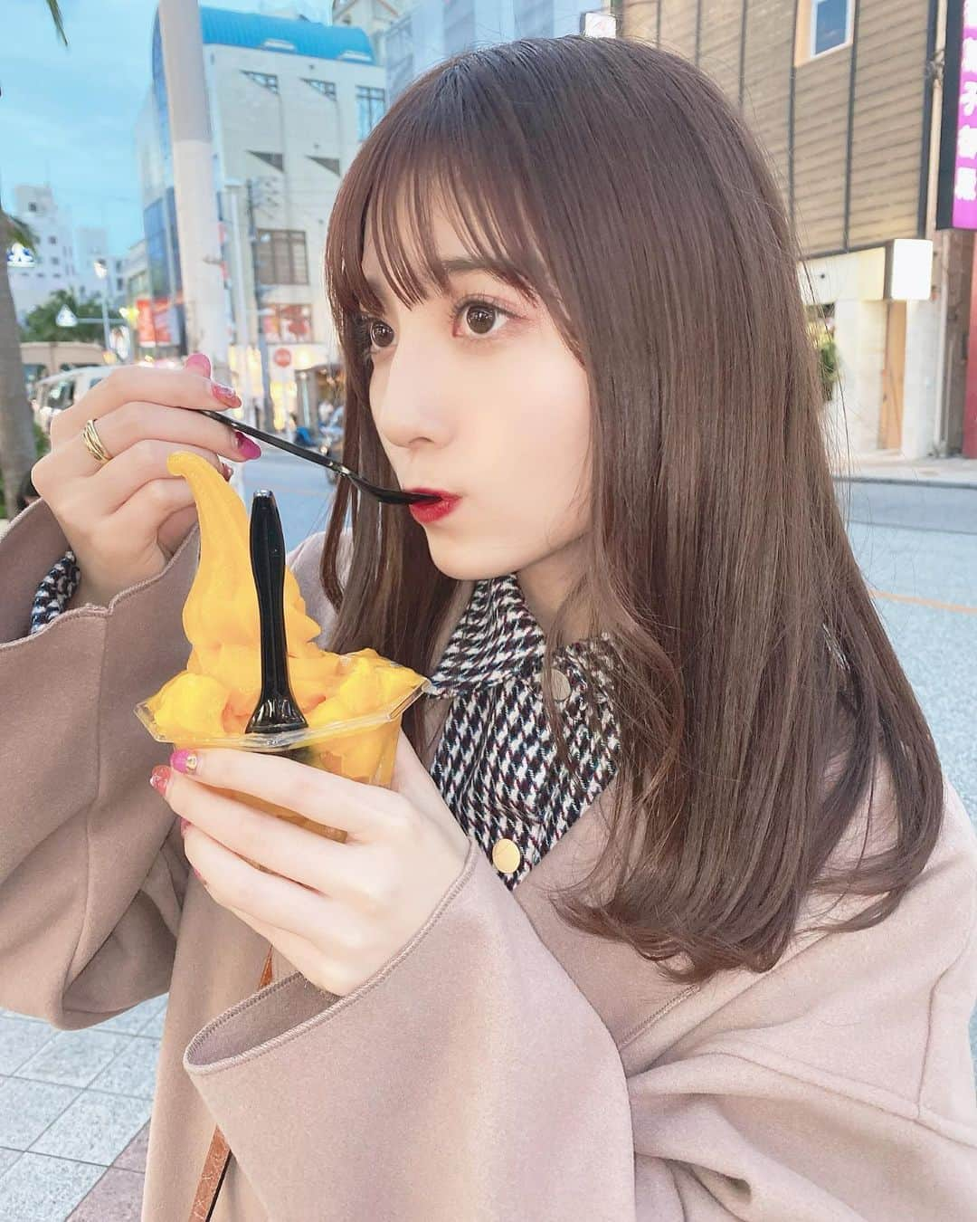 吉井美優さんのインスタグラム写真 - (吉井美優Instagram)「. マンゴーアイスぱるちゃんと はんぶんこした 〜〜 🍊🍊」12月30日 17時35分 - miyu_yoshii32