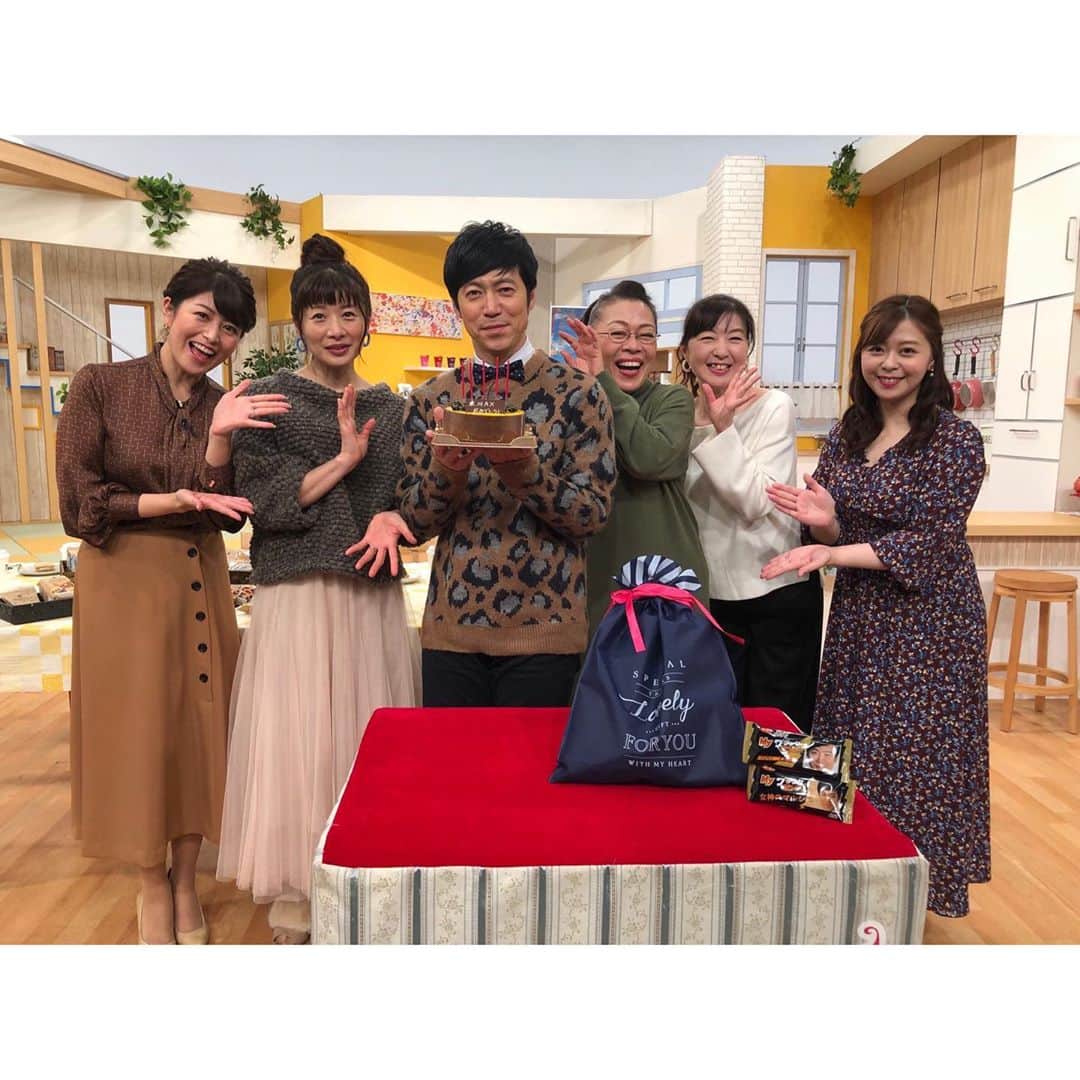 のインスタグラム：「大晦日は東MAXさん誕生日🎂  #明日は大晦日 #突発性発疹の息子よ早く良くなりますように #女神のマルシェ」