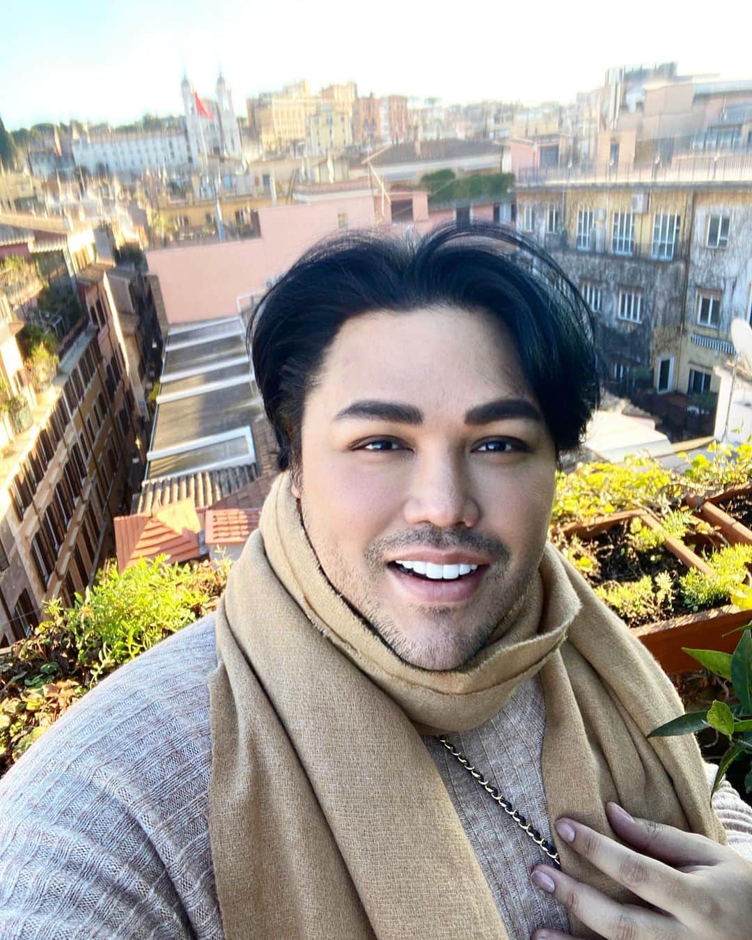 Ivan Gunawanさんのインスタグラム写真 - (Ivan GunawanInstagram)「. " a secret to happiness is letting every situation be what it is, because you are strong enough to face it all " . . #igungoestoeurope  #boungiorno2020 #ivangunawan」12月30日 18時08分 - ivan_gunawan