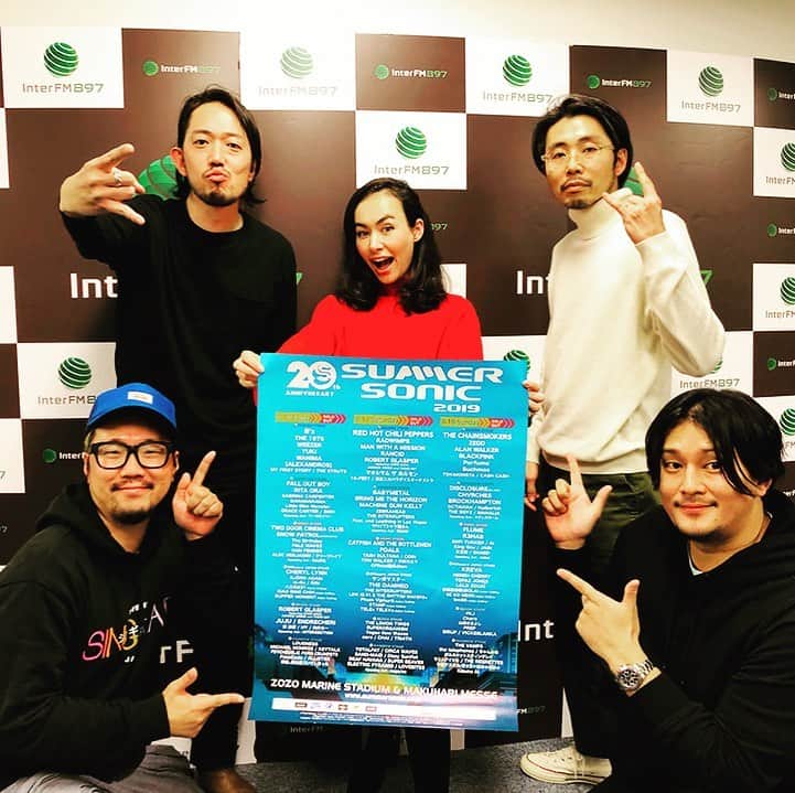 のインスタグラム：「8pm- SONIC RADIO DJ: @shaula_vogue 「SONIC RADIO忘年会」を開催！クリエイティブマンから洋楽担当のみなさんと2019年のLIVEを振り返ります！そして2020年注目のイベント、SUPERSONICの話も！ 📧 sonic@interfm.jp  #SR897 #radiko #InterFM897」