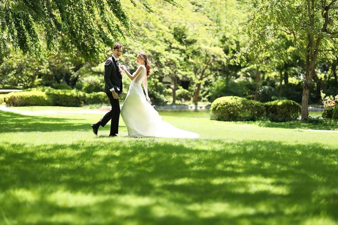 のインスタグラム：「​.﻿ 2019年もたくさんのご結婚式に携われたこと、感謝申しあげます。2020年もおふたりのかけがえのない1日をお手伝いさせていただきます。﻿ ﻿ For 2019, I would like to express my gratitude for being able to be involved in many weddings. In 2020, we hope to continue to provide for the most unforgettable day in two people's lives.﻿ ﻿」