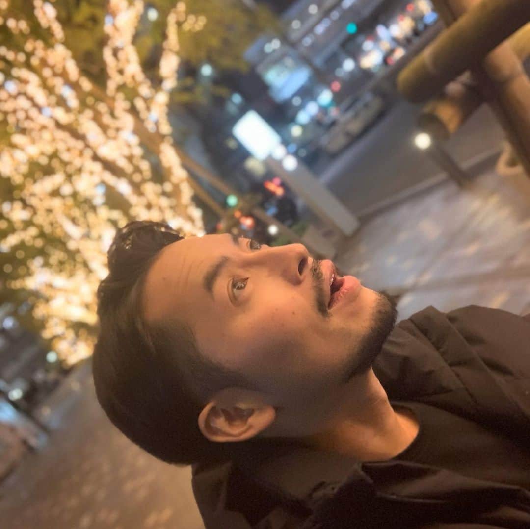 小柳津林太郎のインスタグラム：「仕事終えたぜ！って顔w  Thankyou2019。色々あったけど、転機の年でした。皆さんもお疲れ様でした。良いお年をお迎えください😇  健康第一。」