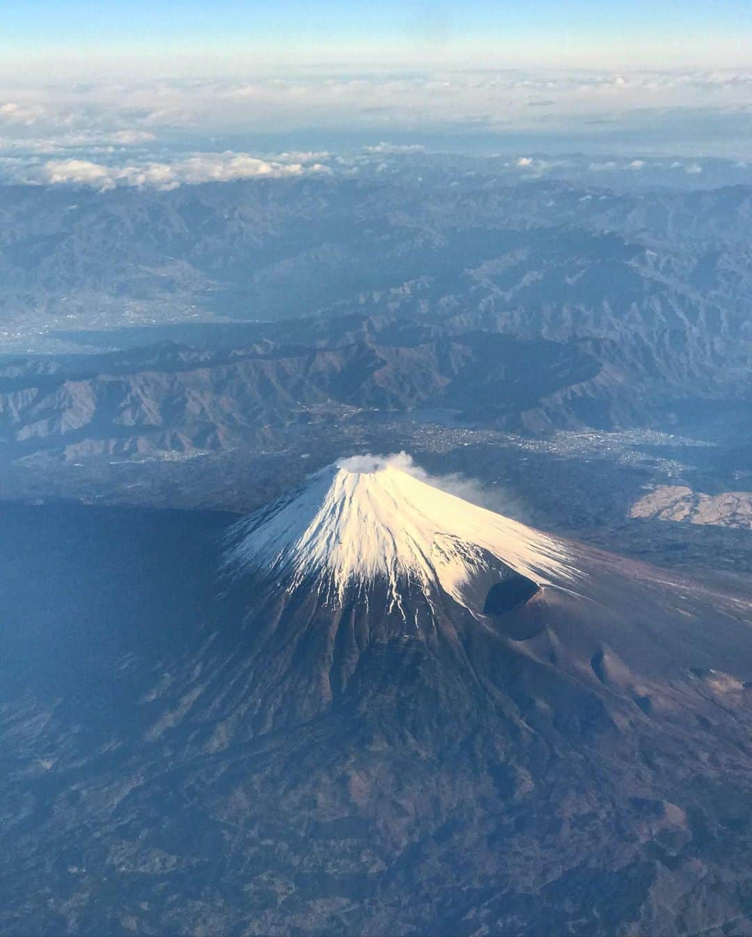 石川涼のインスタグラム：「今年も毎月色んな国でイベントやりました。もう海外のファッションの方がカッコいいとか、海外の音楽の方がカッコいいとか、何のコンプレックスなのか、何に気を使ってるかわからない、そんな時代じゃないです。もっと自国の文化に魂とプライドを持って自分達のやり方で世界に打って出るべきだと思うよ。来年もブチかまします。みんなで世界行くぞ。  #mtfuji#shotoniphone#iPhoneで撮影」