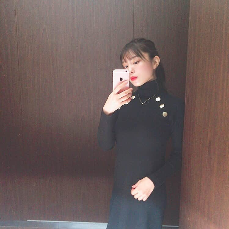 小嶋菜月さんのインスタグラム写真 - (小嶋菜月Instagram)「私服😈❤️ . . 冬はボディラインが綺麗にでる タイトなお洋服が着たくなります🙈 . . このお洋服は タイトニットなうえに ミニスカワンピース❣️ . . ファンの皆さんとのイベントだったので 男性はこーゆうの好きかなぁと…🤔💗笑 . . #事務所 #忘年会 #イベント #私服 #洋服 #zara #ワンピース #タイトワンピース」12月30日 19時25分 - kojimanatsuki_offical