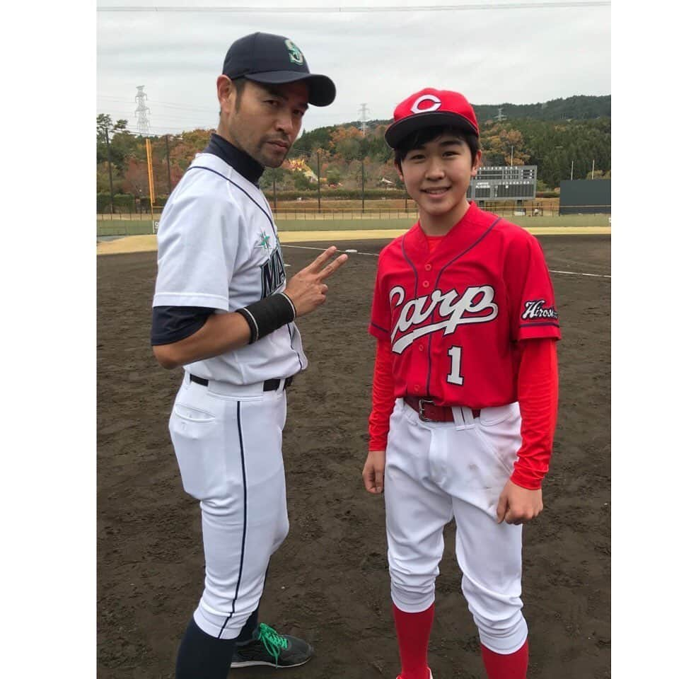 鈴木福さんのインスタグラム写真 - (鈴木福Instagram)「今日はカンテレで｢こやぶるSPORTS｣大忘年会スペシャルの放送でした！ 成長を見せるどころかボコボコにされちゃいました(笑)  来年もしっかり成長できるように頑張ります！  今日は菊池涼介選手について語りたいと思います。  カープ残留が決まり、菊池選手のファンとして、夢の海外でプレーする菊池選手が観られないと思うと少し残念です。  しかしカープファンとしては最高！！ ずっと赤い忍者菊池選手が見られるわけであり、菊池選手に会いにくくなる可能性もなくなった！！ いいのだか悪いのだか…  来年からもカープを、菊池選手を応援するのが楽しみです！！ (将来的に33番が準永久欠番になることを願っている鈴木福)  2019年も残り1日！ 明日の夜は楽しみな番組がたくさん！！ みなさんはどんな番組をみますか？  #2019#こやぶるSPORTS#忘年会#菊池涼介 選手#広島東洋カープ#カープ#MLB#赤い忍者#準永久欠番#番組」12月30日 19時27分 - s_fuku_te