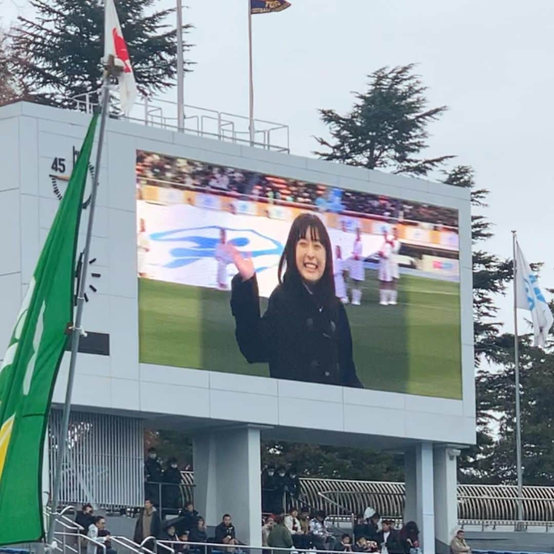 森七菜さんのインスタグラム写真 - (森七菜Instagram)「第98回全国高校サッカー選手権大会、開幕しましたっ⚽️ 午前中は雨が降っていて、天気の子のヒロインとしてはこのままではマズイ！ということで、一生懸命晴れを祈っていたら、無事やみました⛅️良かった😭😭 明日も会場へ応援に行きまーす📣決勝の日までよろしくお願いします🙇‍♀️ #全国高校サッカー選手権大会 #応援マネージャー #開幕式 #開幕戦 #天気の子 #雨やんで良かった」12月30日 19時34分 - morinana_official