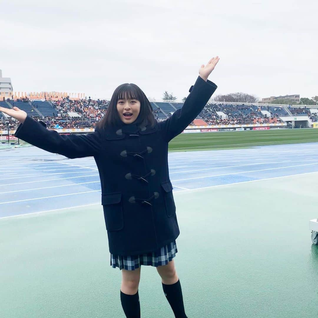 森七菜さんのインスタグラム写真 - (森七菜Instagram)「第98回全国高校サッカー選手権大会、開幕しましたっ⚽️ 午前中は雨が降っていて、天気の子のヒロインとしてはこのままではマズイ！ということで、一生懸命晴れを祈っていたら、無事やみました⛅️良かった😭😭 明日も会場へ応援に行きまーす📣決勝の日までよろしくお願いします🙇‍♀️ #全国高校サッカー選手権大会 #応援マネージャー #開幕式 #開幕戦 #天気の子 #雨やんで良かった」12月30日 19時34分 - morinana_official