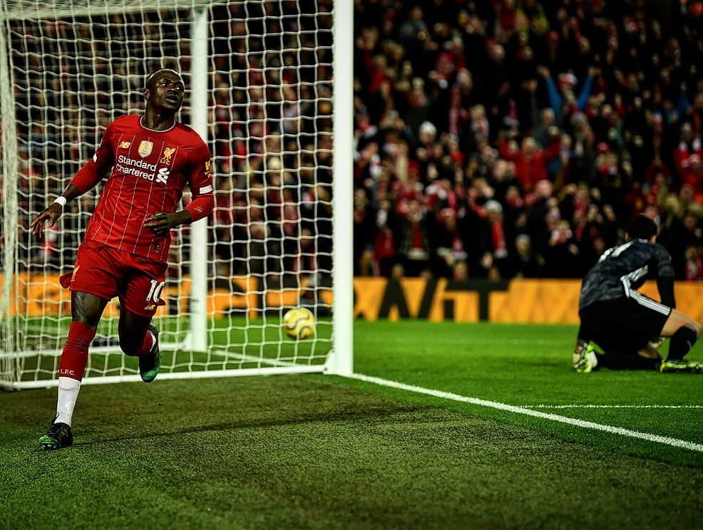 リヴァプールFCさんのインスタグラム写真 - (リヴァプールFCInstagram)「55 points from 57. ❤️ these Reds! 🙌 #LFC #LiverpoolFC #Liverpool #PremierLeague #BPL #Anfield」12月30日 19時35分 - liverpoolfc