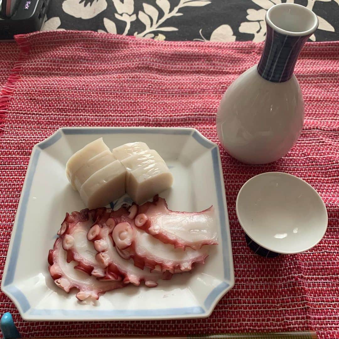 宙也さんのインスタグラム写真 - (宙也Instagram)「小晦日。 蒲鉾。蛸。蕎麦。熱燗。」12月30日 19時36分 - chuya_aquarius