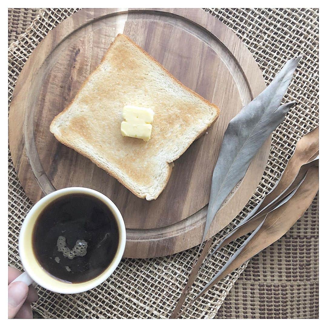 清家麻里奈のインスタグラム：「美味しい食パン見つけた🍞✨六甲道にある高級食パン-結-の🍞は卵やマーガリン不使用の北海道小麦100%使用なんやって👀パン好きな私には気になるやーつー！食べてみたらもちもち✨ふわふわ✨あまーい💗もちもちやのに軽いからパクパク食べれちゃった👀✨👏オススメです！  #食パン　#🍞　#パン　#高級食パン　#六甲道　#結　#高級食パン結　#おすすめ」