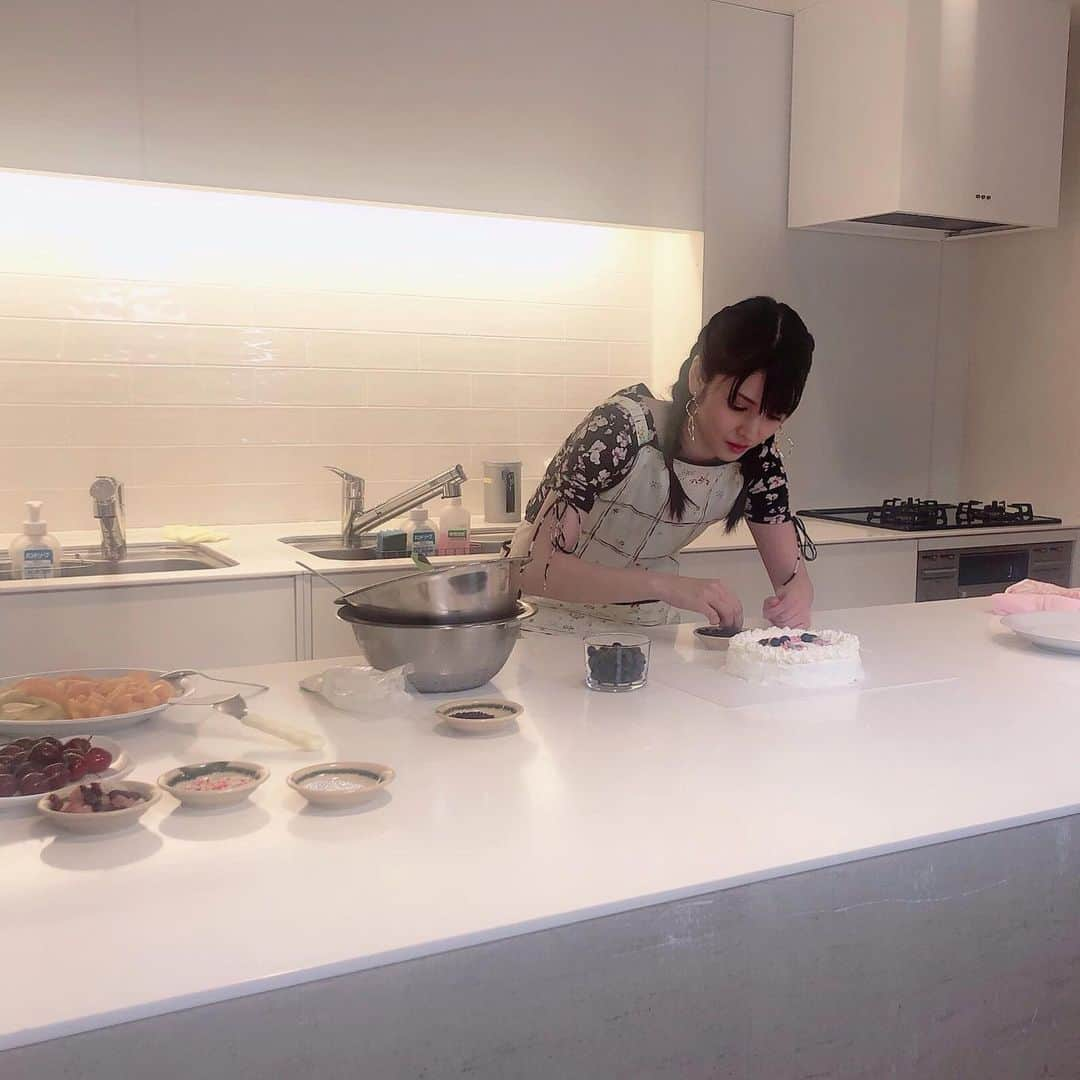 道重さゆみさんのインスタグラム写真 - (道重さゆみInstagram)「楽しかったロケ♡パート2 完成編🍰 お祝いしまくって食べまくって本当に楽しかったなー！！」12月30日 19時59分 - sayumimichishige0713