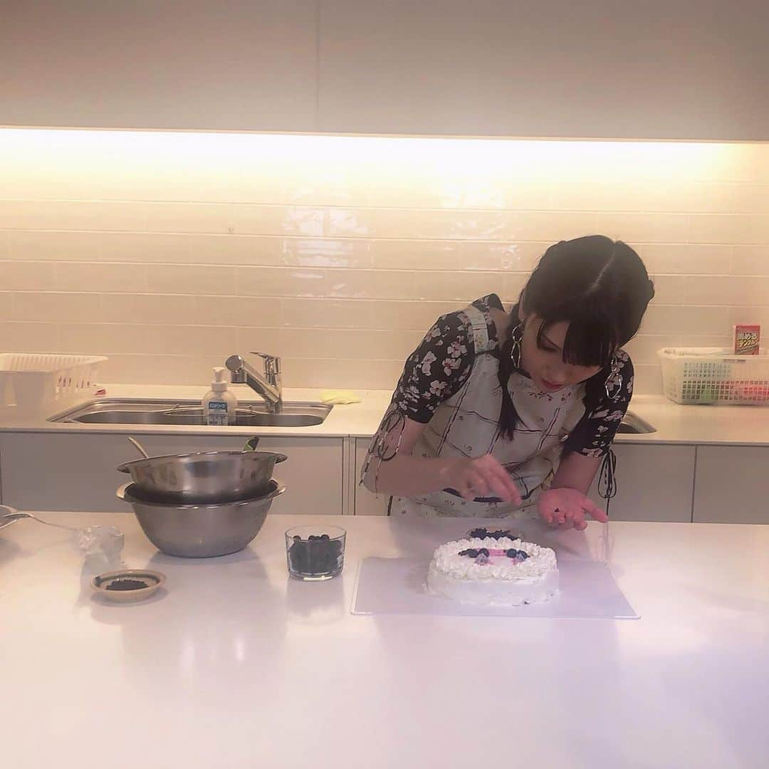 道重さゆみさんのインスタグラム写真 - (道重さゆみInstagram)「楽しかったロケ♡パート2 完成編🍰 お祝いしまくって食べまくって本当に楽しかったなー！！」12月30日 19時59分 - sayumimichishige0713