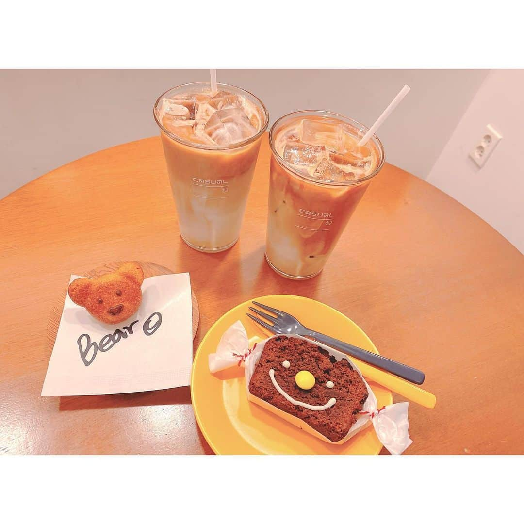 トリイクニコさんのインスタグラム写真 - (トリイクニコInstagram)「本日の休憩ポイント☕️ . . もちろんぐろりなセレクト👏🏻✨ . 2枚目▶︎photo by @gurorina  3枚目▶︎カフェの前とりな子。 . #寒い日にあったかい部屋で冷たいカフェラテ飲むのがすき♡ #新沙 #カロスキルカフェ #お店のタグ付けておきました☕️ #kunikorea」12月30日 19時54分 - toriicamera