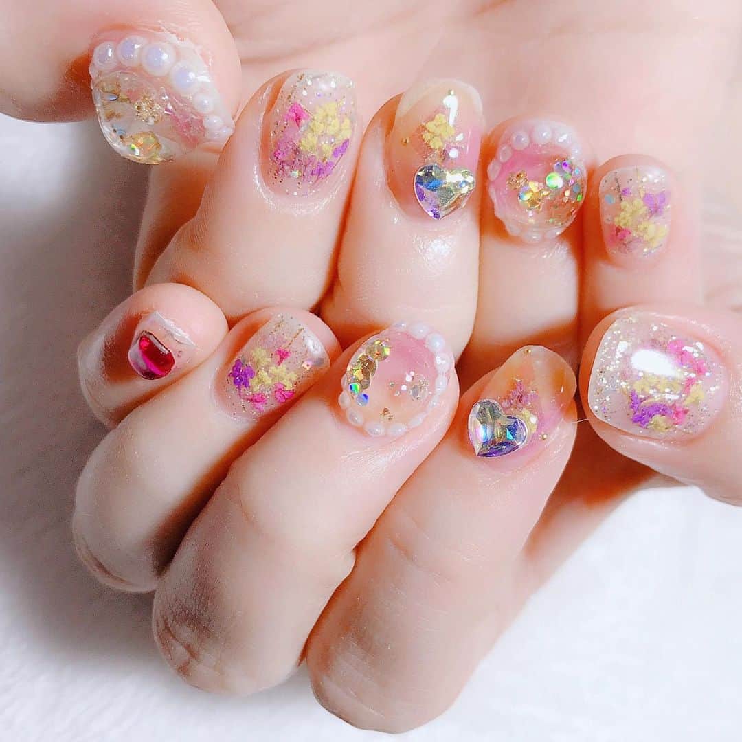 なかやまちえこのインスタグラム：「お正月とアクアリウム🎍 #nail #nails #nailart #ネイル #美甲 #ネイルアート  #clou #nagel #ongle #ongles #unghia #japanesenailart #manucure #네일 #젤네일 #네일아트 #네일리스트 #japanesenails #manicurist #gelnails #أظافر #押し花ネイル #フラワーネイル #Flowernails #アクアリウムネイル #aquarium #大久保ちか ちゃん PREGELミューズ クリアイエロー、クリアパープル PremDoll Ｂ67」