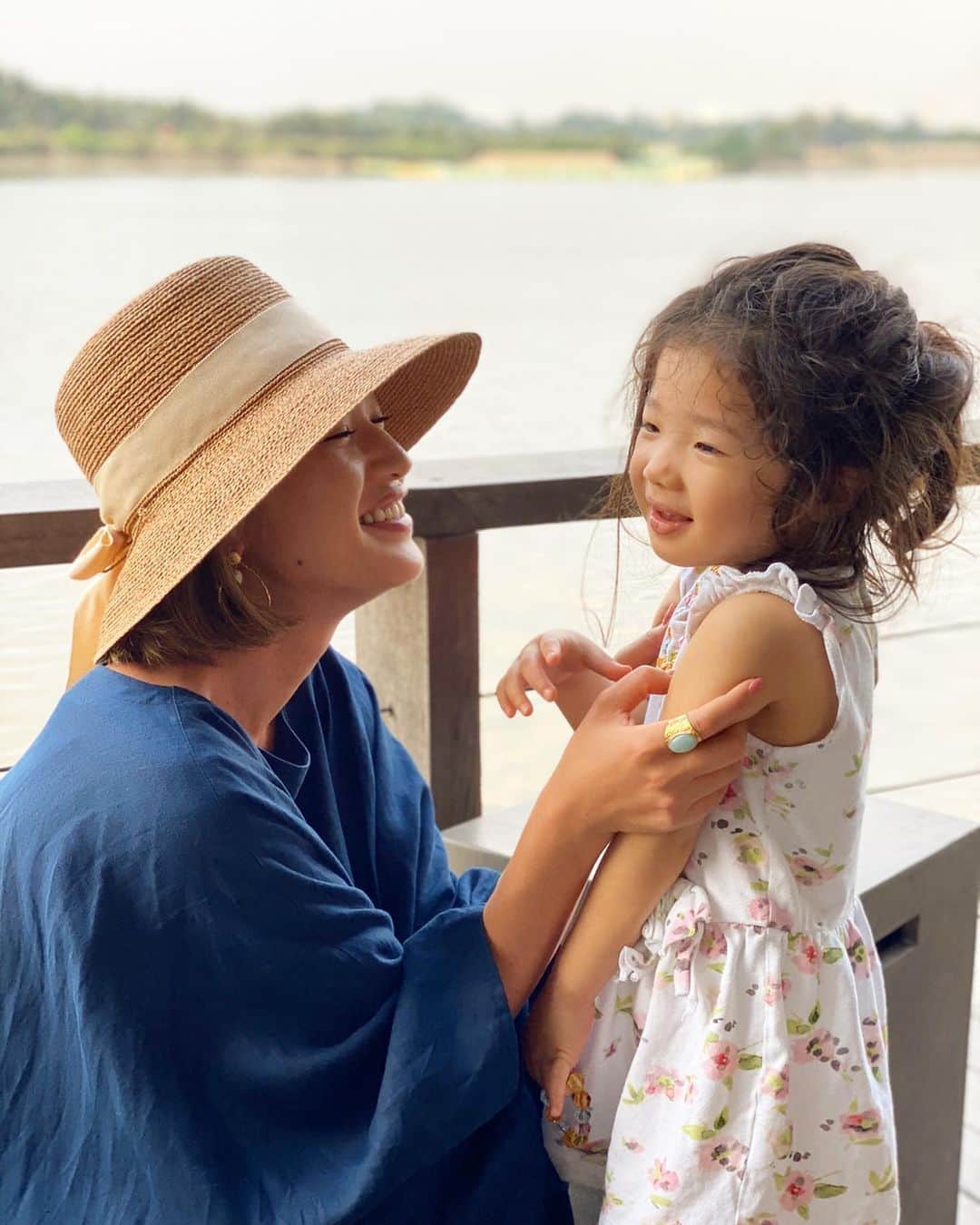 のインスタグラム：「Just Love.....😌 ・ ・ #Vietnam #HoChiMinh #daughter  #mylove #hamonclothes」