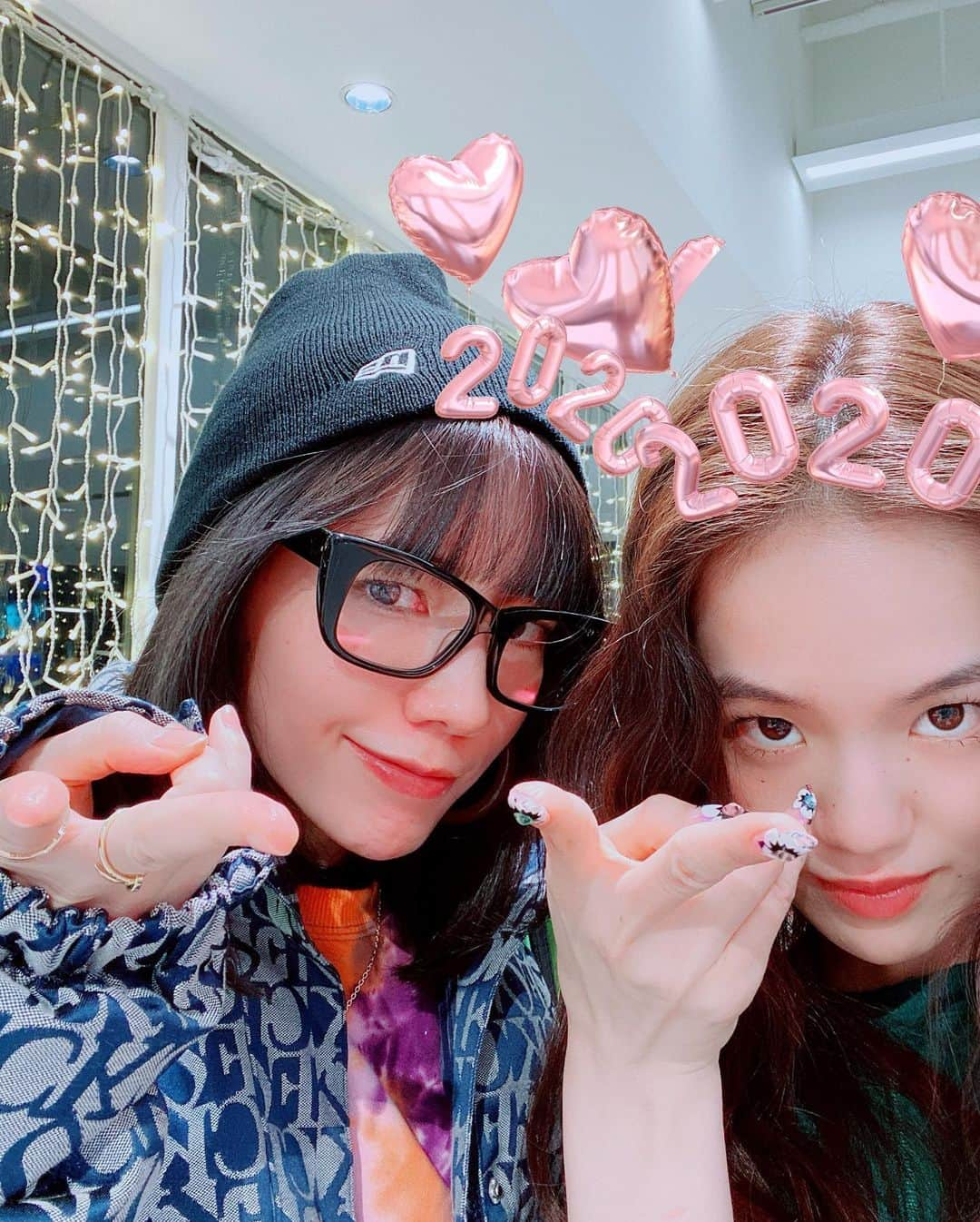 NASUさんのインスタグラム写真 - (NASUInstagram)「@riisa1018naka 2019年ラストメンテナンス❤︎ 今年も一年お世話になりました✨ いつも忙しい中、こまめにメンテナンスしにきてくれて ありがとうー❤︎❤︎また来年もよろしくね🥰 スッピンでもちゅるちゅるな里依紗ちゃんでした👶 #仲里依紗 #nasupcolor」12月30日 20時16分 - nasup