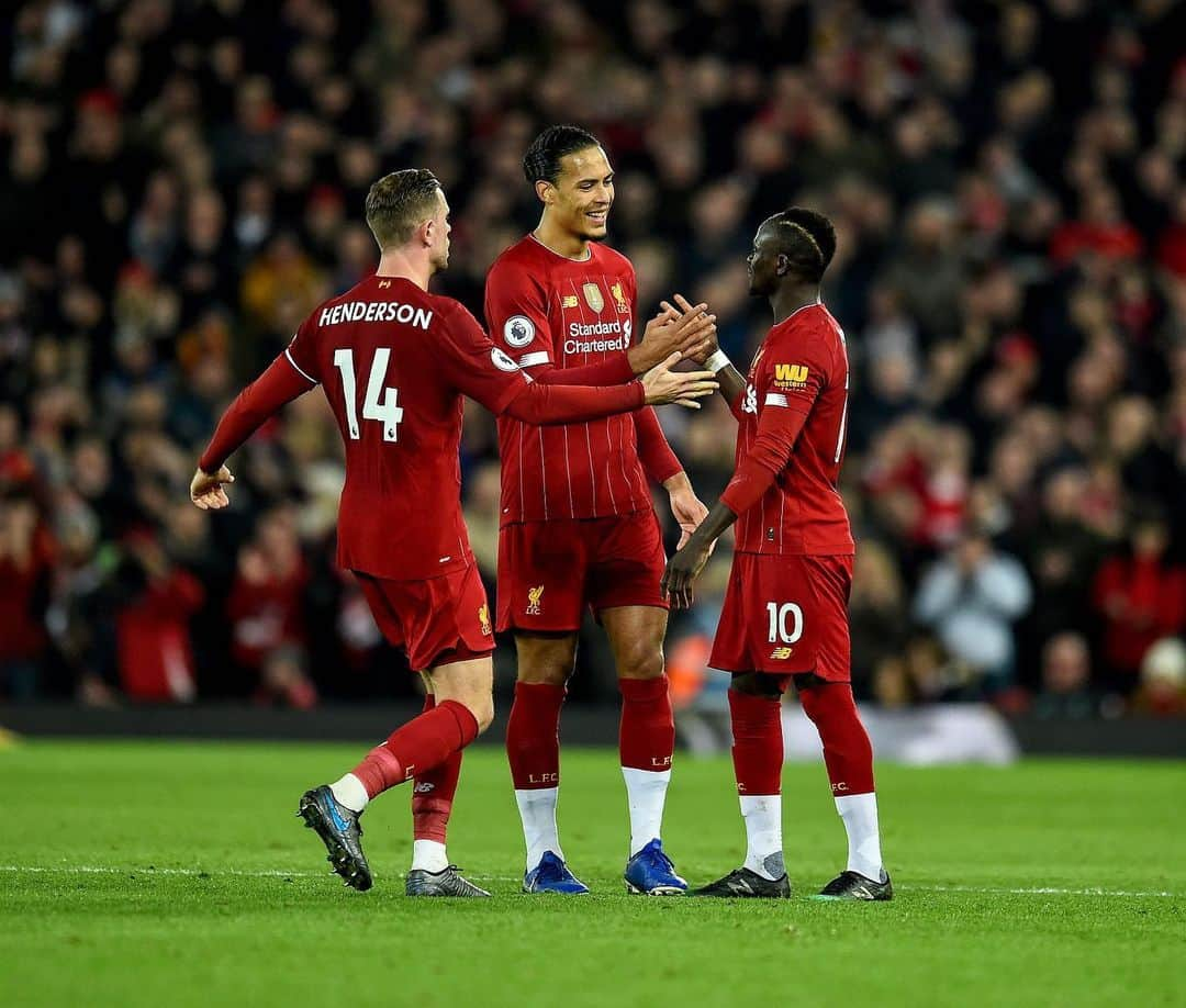 ビルヒル・ファン・ダイクさんのインスタグラム写真 - (ビルヒル・ファン・ダイクInstagram)「Nice to finish 2019 with a big win! Proud to reach 100 @liverpoolfc appearances for this great club #YNWA 💫」12月30日 20時11分 - virgilvandijk