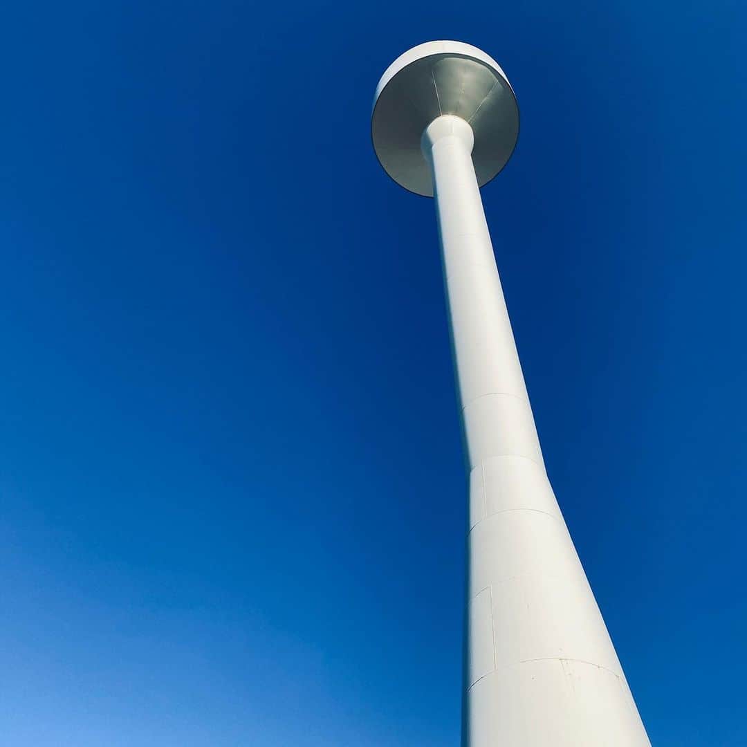 松村太郎のインスタグラム：「Tokyo.  #Tower #sora #sky #ShotoniPhone」