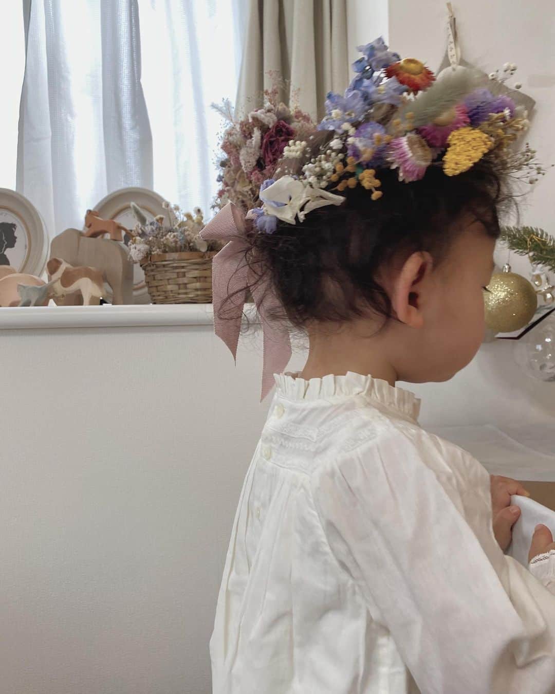 目見田早弥子のインスタグラム：「| ꙳ 家族で娘の２才のお祝いをした日。 この日のケーキは娘のリクエストで 31のミニオンのアイスケーキ。 アイスクリームとケーキが大好きな娘にとって パラダイスだっただろうな❄️」