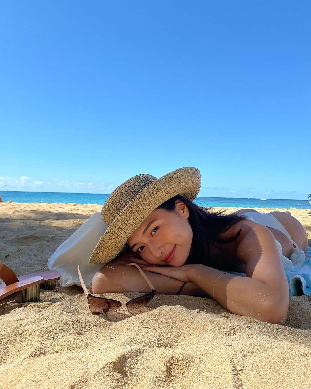 山賀琴子さんのインスタグラム写真 - (山賀琴子Instagram)「2019年はいろんな土地に行けて﻿ 新しい発見や出会いがあった年でした✨﻿ ﻿ タイに始まり、ドバイ、韓国、パリ、﻿ バルセロナ、台湾、サンフランシスコとLA、﻿ バリ、ギリシャ、NY、ハワイでおわり！﻿ ﻿ お仕事で海外に行けたのも嬉しかったな☺️﻿ 2020年は今年ほど行けないと思うけど﻿ まだ行ったことのない土地に﻿ 是非行ってみたいと思います！﻿ ﻿ どこかおすすめの国や街があったら﻿ 教えてください🙋🏻‍♀️💕﻿ ﻿ #trip#thai#bangkok#Dubai#soul#Paris#Barcelona#台湾#Taipei#SanFrancisco#LA#Bali#Greece#santorini#NY#NYC#Hawaii#コトコトリップ﻿ ﻿」12月30日 20時27分 - kotokoyamaga