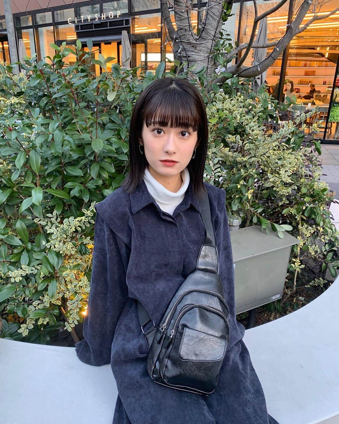 広瀬ちひろさんのインスタグラム写真 - (広瀬ちひろInstagram)「明日で2019年も終わりです~ 今年の冬はまだ極寒にならないね  久しぶりにワンピース着ました！ @openclose_official の~ 次の投稿に全身のせます💡  新しいピアスは @amijed_official  他にも新しくアクセサリーを迎えたので また載せますね~  #openclose #openclosesnap #amijed #ちひろずファッション」12月30日 20時28分 - chi_hirose