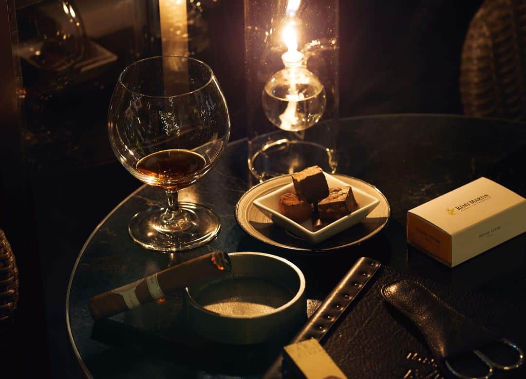 のインスタグラム：「. One last nightcap before 2020.  _ #happynewyear #2020  #神戸 #omotenashihotels #orientalhotelkobe #orientalhotel #オリエンタルホテル #オリエンタルホテル旧居留地 #旧居留地」