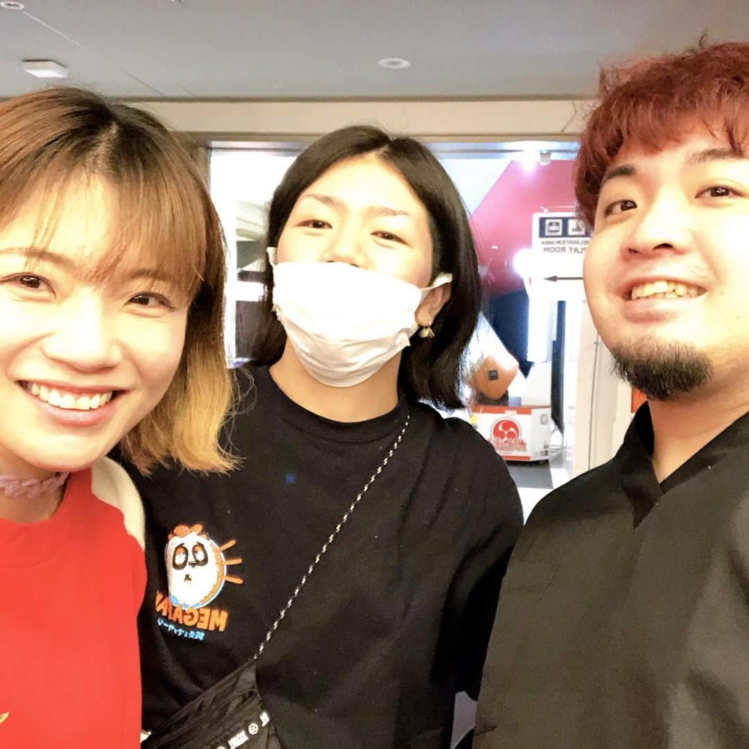 東出真緒さんのインスタグラム写真 - (東出真緒Instagram)「カウントダウンジャパン 2019年のライブ納め🎻 今年もお世話になりました〜〜！！ 後ろの後ろまで、みんなに届けたぞーーー！！！ ありがとうーーー！！！ . スキマスイッチの大橋さん🎹✨ ライブ前に聴きに行って、その歌声にぐーんと背中押してもらいました💪🏻 まっだまだやる事たくさんあるなって来年の抱負になりそう。 頑張ろう！ . チームめがぱんのみんなも お世話になりました🐱🐱 来年もよろしくね！ . #CDJ #カウントダウンジャパン #スキマスイッチ #めがぱん鍼灸治療院  #BIGMAMA」12月30日 20時42分 - mao_bigmama_vn