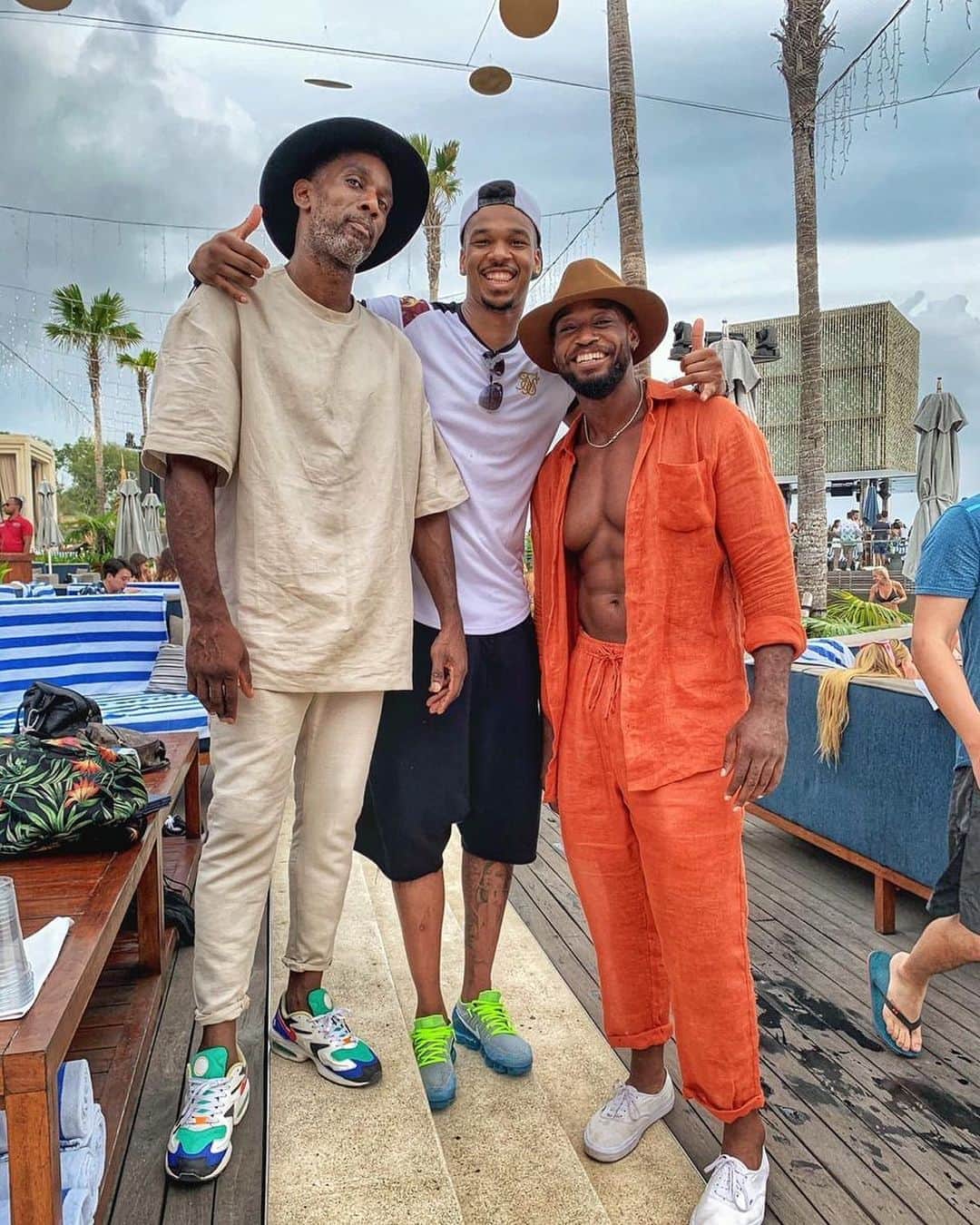 ジャマル・ブラックマンのインスタグラム：「Good vibes 🙌🏾... Good people ☺️ #bali #balilife brothers #family #livingmybestlife」