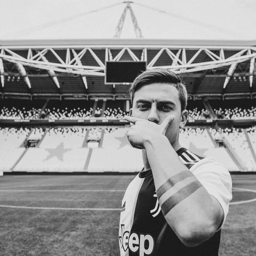 ユヴェントスFCさんのインスタグラム写真 - (ユヴェントスFCInstagram)「#BestOf2019 📸 The Bianconeri in ⚫&⚪ #FinoAllaFine #ForzaJuve」12月30日 20時52分 - juventus